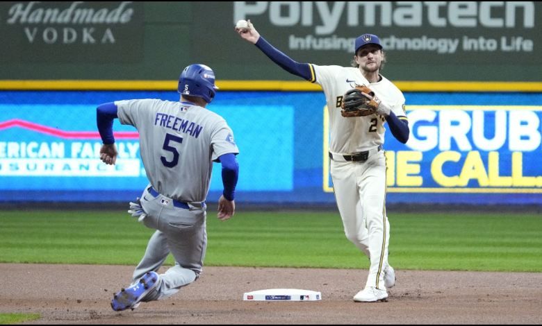 Brewers vencen 7-4 a Dodgers en playoffs de MLB” y “Milwaukee toma ventaja 2-0 en la Serie de Campeonato